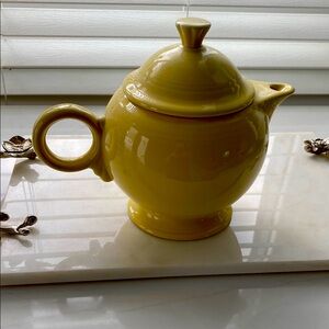 Vintage Pristine Fiestaware  Homer Laughlin Retired yellow teapot and lid💛💛💛🫖☕️🫖